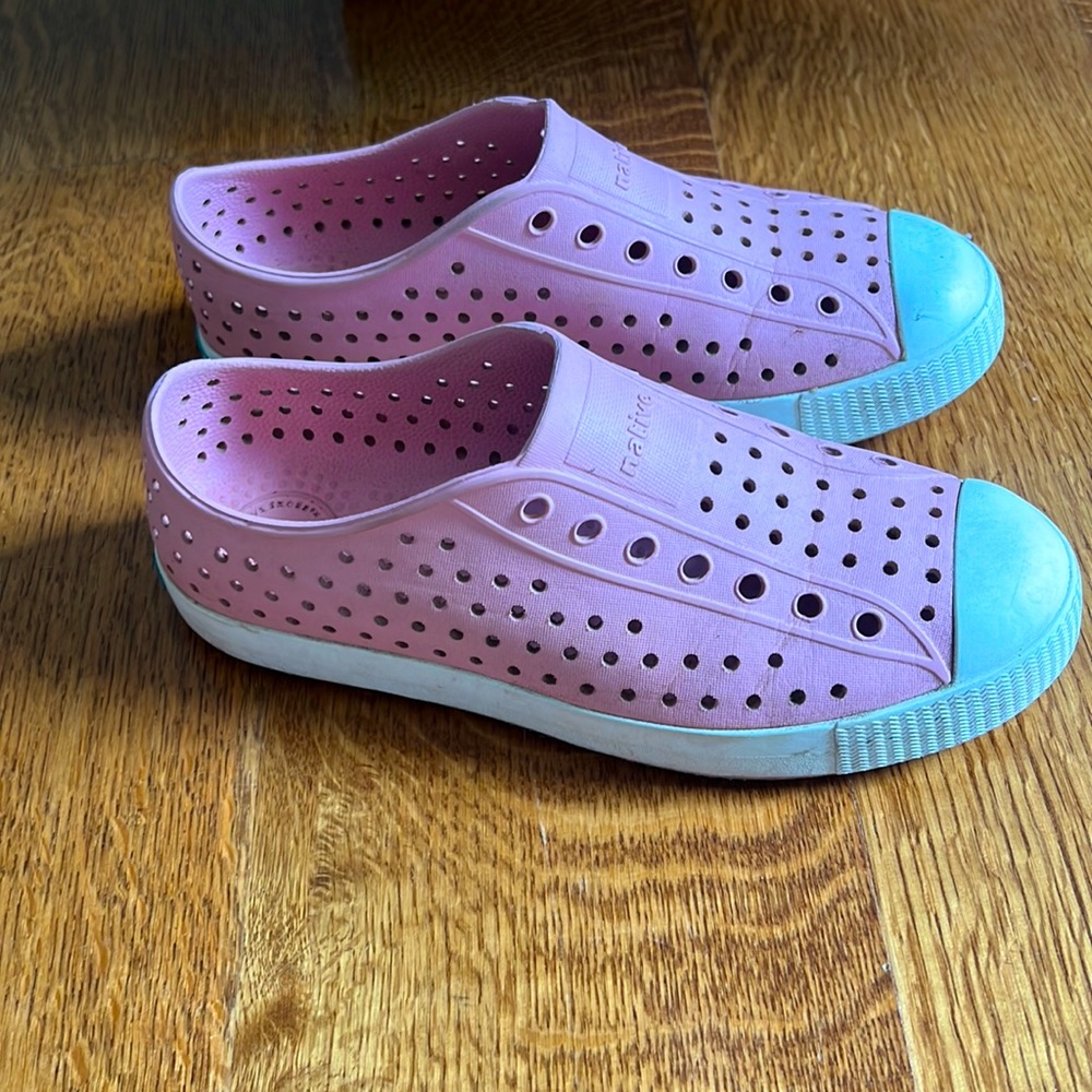 Native water shoes size 4 (big kid)